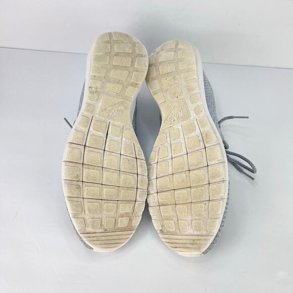 EUC Nike Roshe NM Flyknit Wolf Grey 677243-012 Mens 8.5 Athletic Running Sneaker - Picture 8 of 8